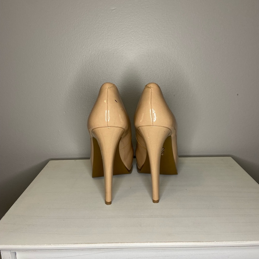 Vera Wang nude heels - Picture 3 of 4
